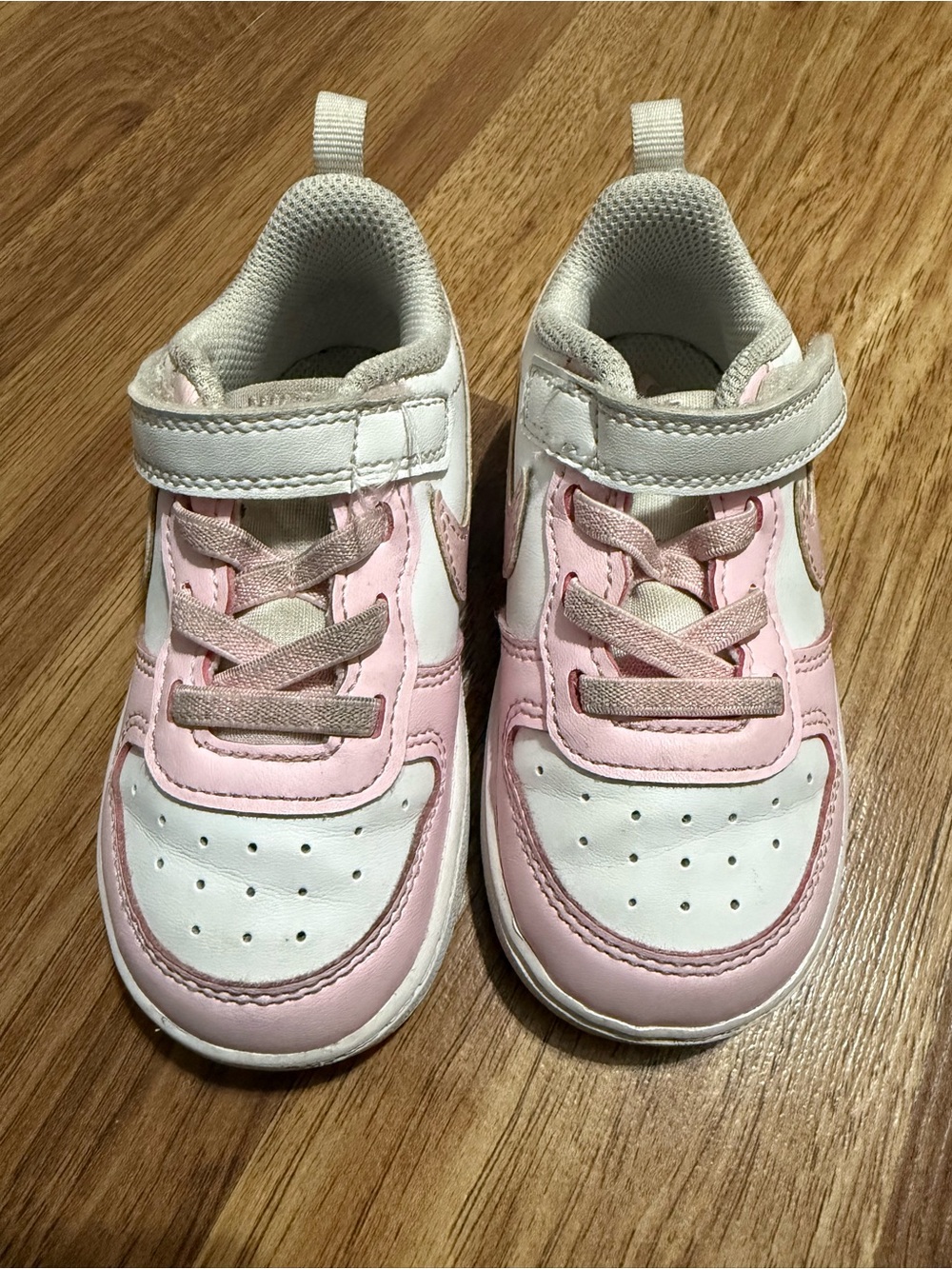 Girls Nike White And Light Pink Sneakers